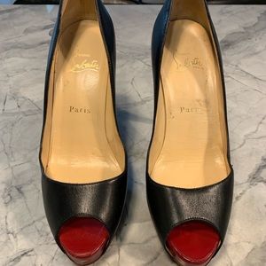 Louboutin Very Prive Leather Peep Toe Pumps 38